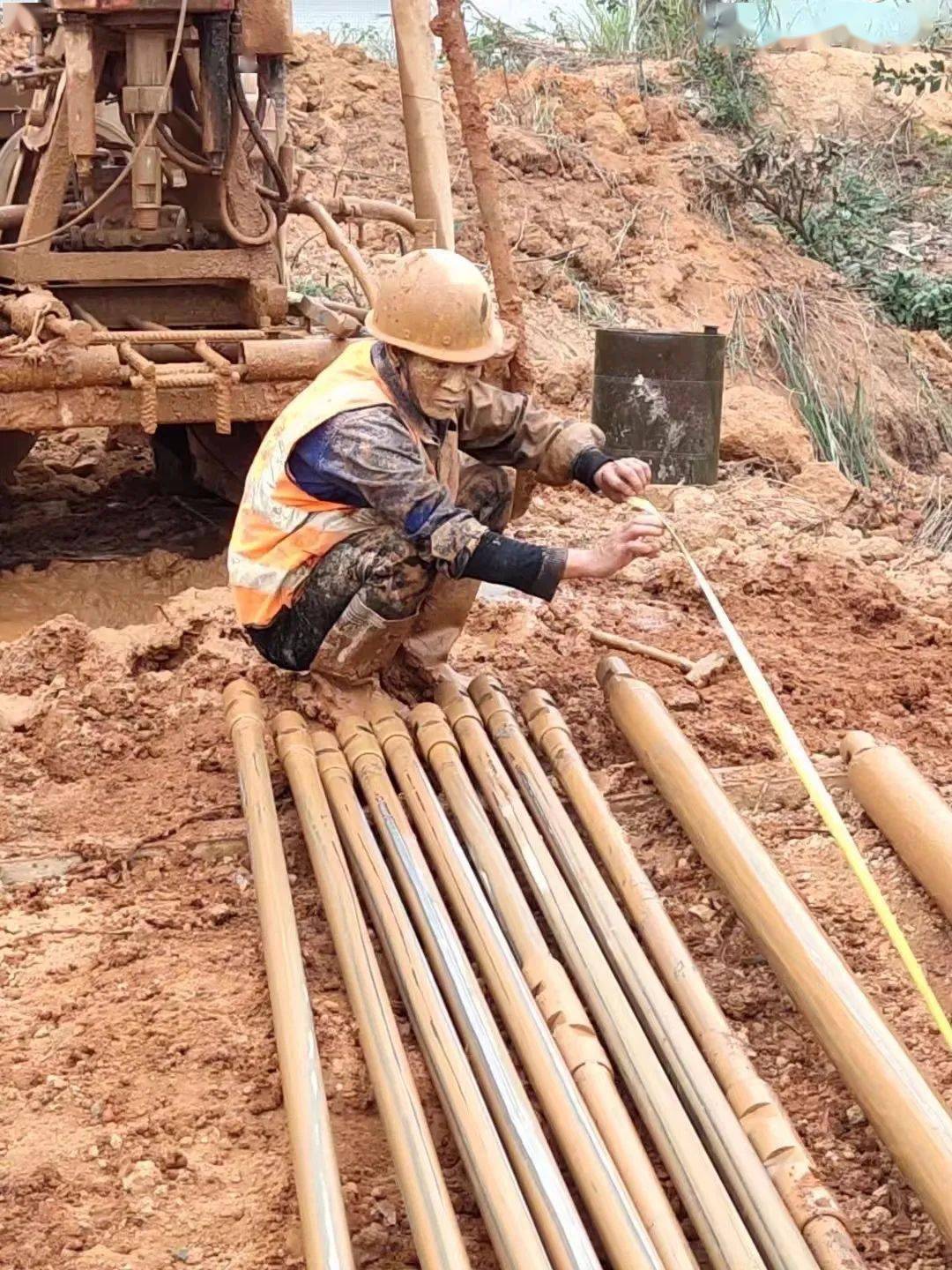 地质钻探工一天500的工资都这么来的看完还羡慕吗