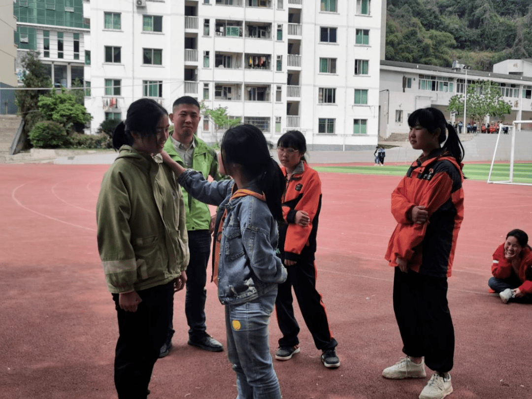 三台青年志愿者协会走进新生中学和鲁班中学:加入我们,相信爱的力量!