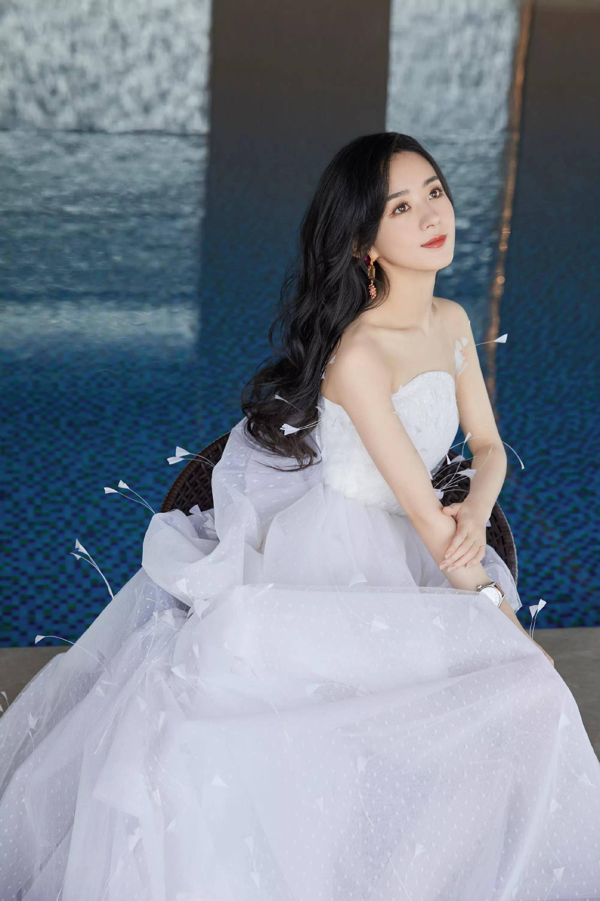 优雅大使赵丽颖正弘城出席活动美丽公主颖