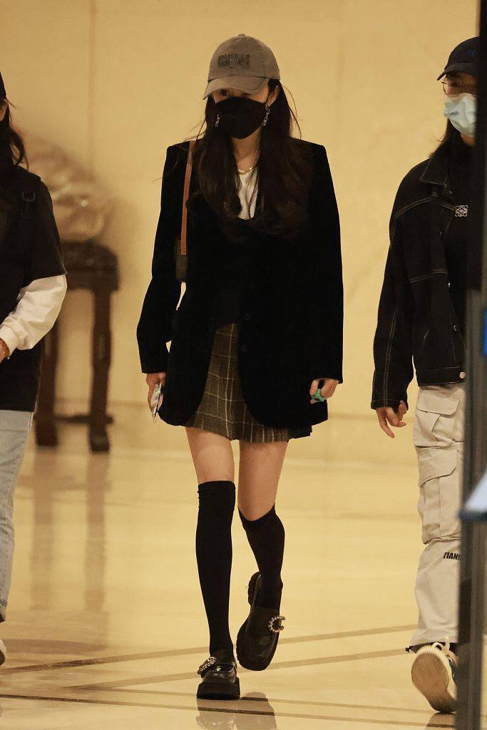 绝了杨幂jk少女风穿搭大秀漫画腿