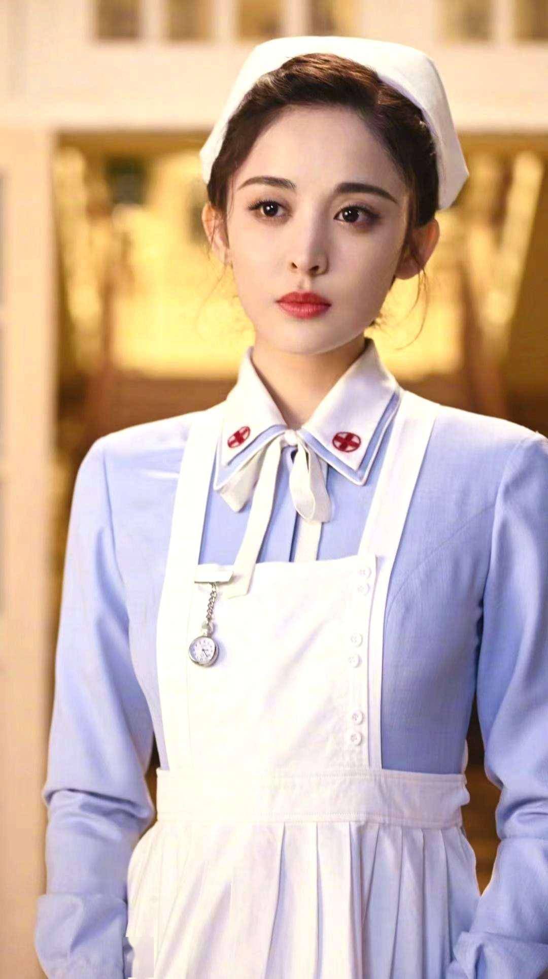 古力娜扎护士服亮相,美得触目惊心,粉丝:我想生病