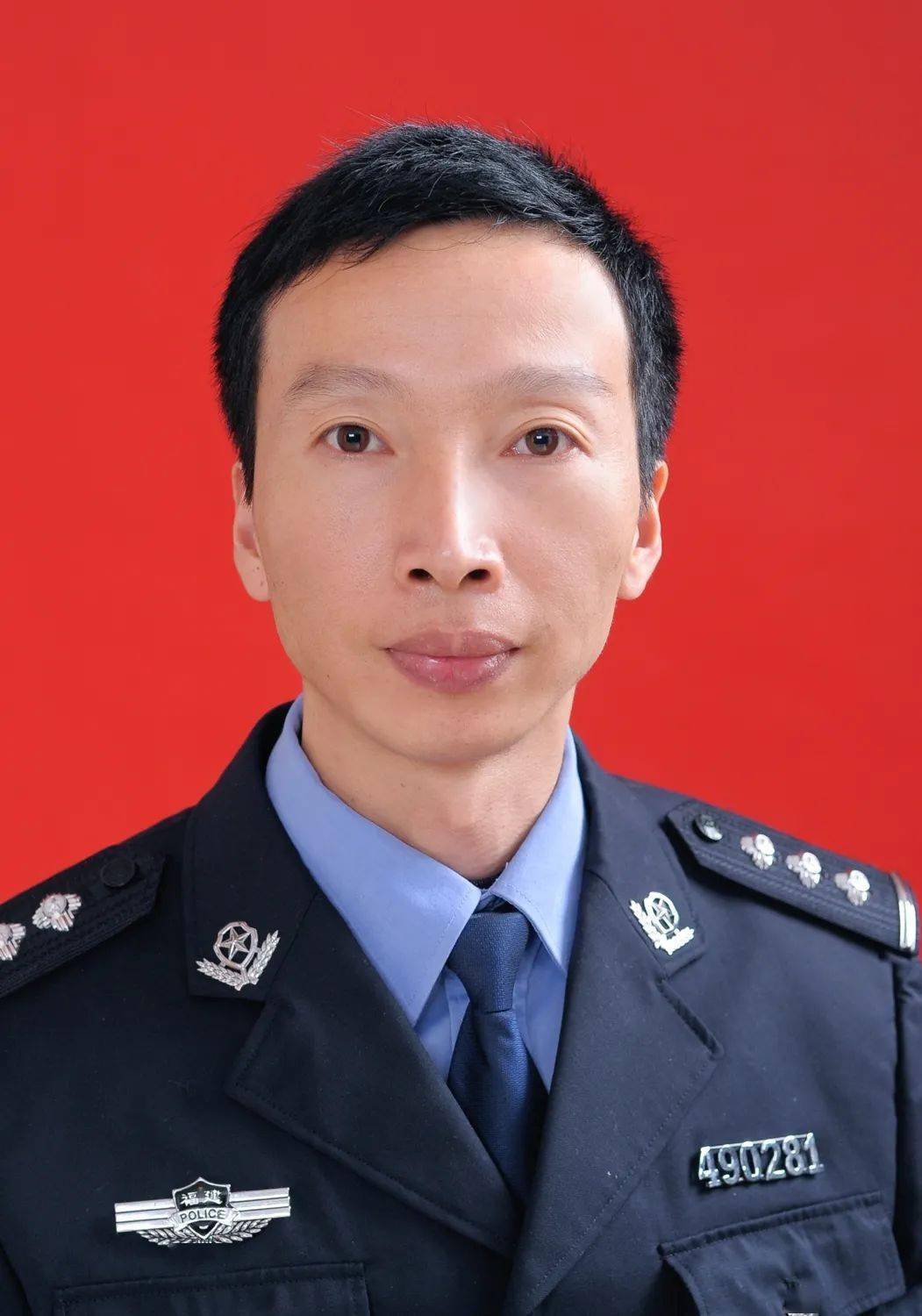 邹鹏德,男,40岁,中共党员,本科学历,现为永春县公安局治安大队四级