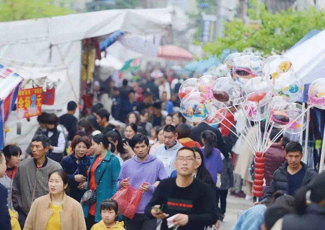 往年白石會市熱鬧場景.資料圖