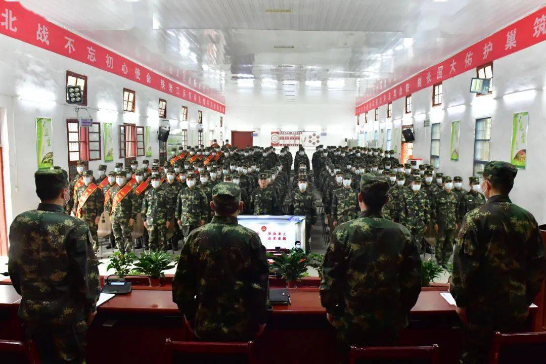 南部战区雷鸣图片