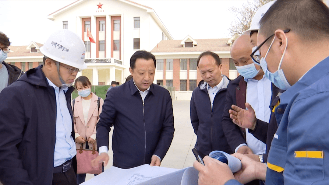 4月17日,师市党委书记,八师政委,石河子市人大常委会主任董沂峰在调研