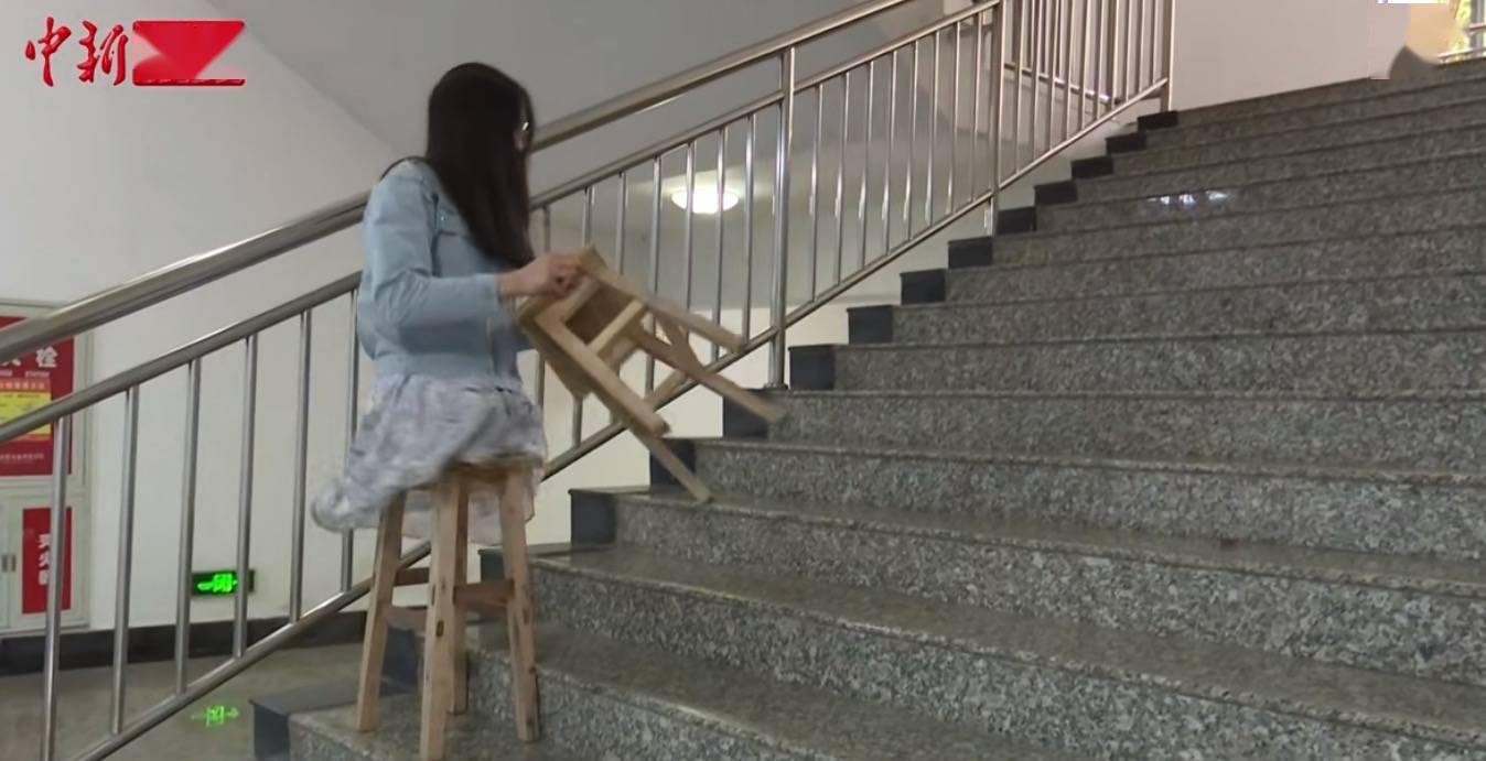 成都高校这位"凳子姑娘"保研成功,人民日报点赞