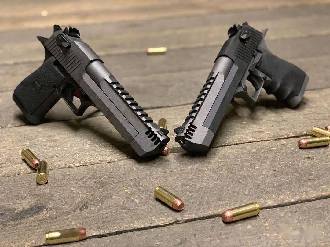 沙漠之鹰自从有了cs这款枪就走上了神坛