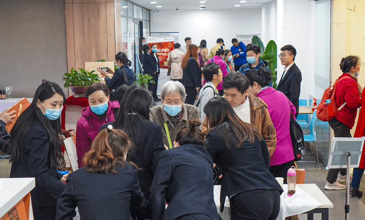 山东泛北方区域性签证中心举办首个开放日