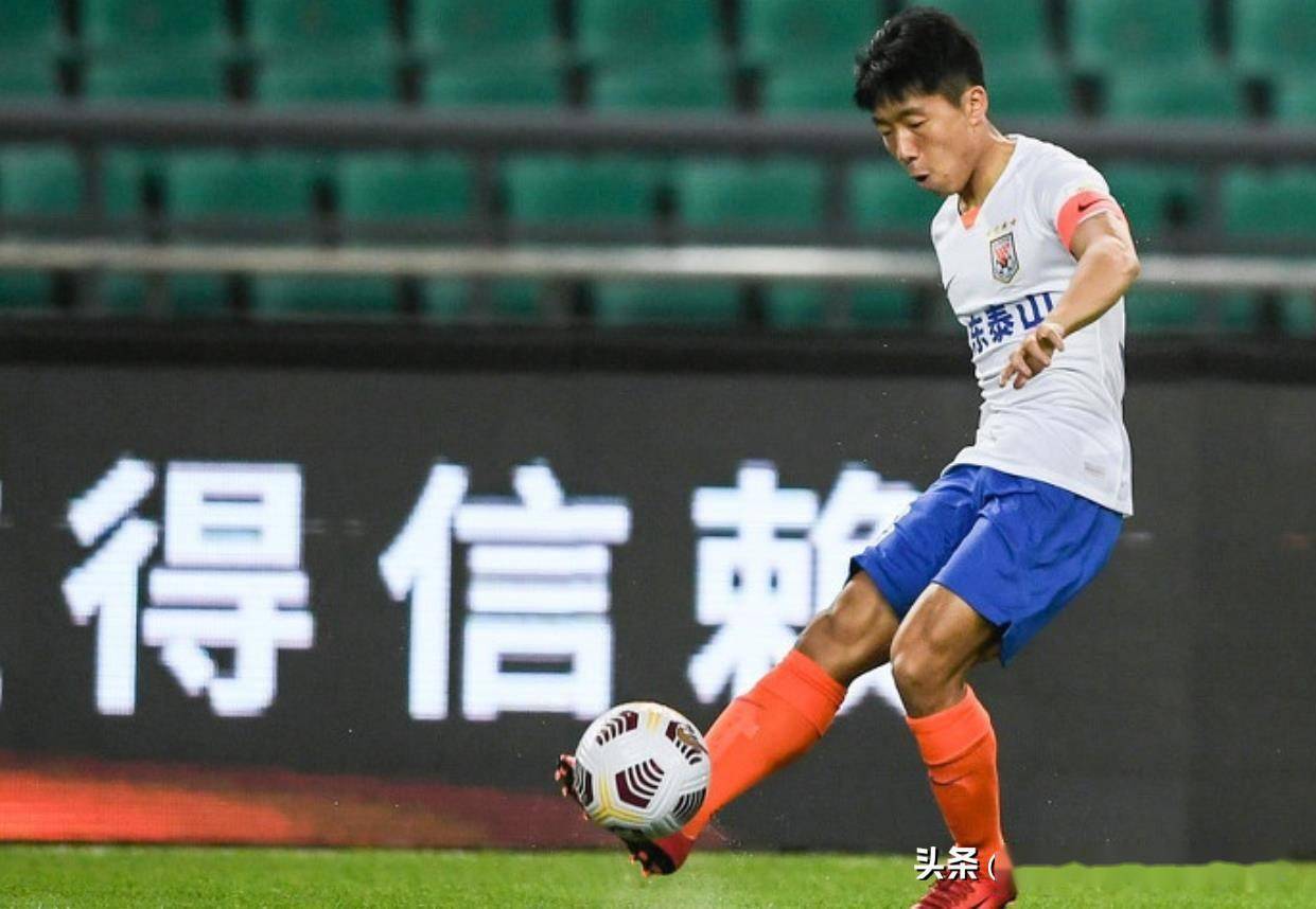 2021年4月20日晚上,在一场2021赛季中超联赛第一轮比赛中,山东(鲁能)