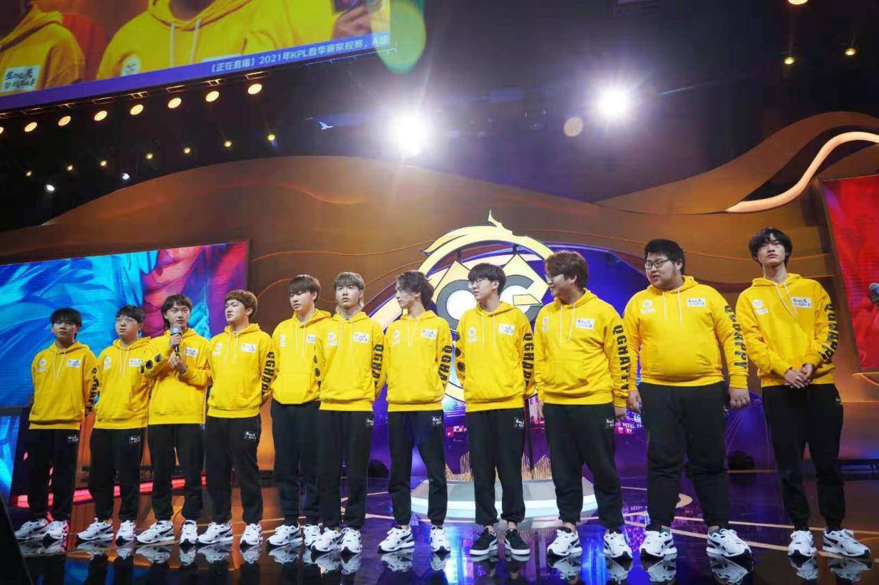 这支俱乐部我们都非常熟悉,作为曾经大名鼎鼎的五冠王,在kpl历史上留