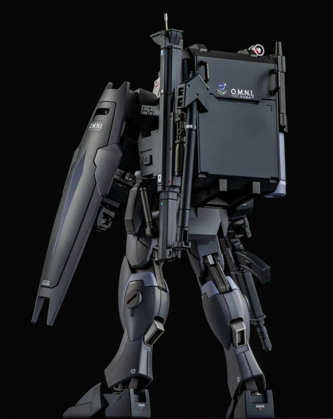 给短剑l来个陆战背包换色后效果针不戳