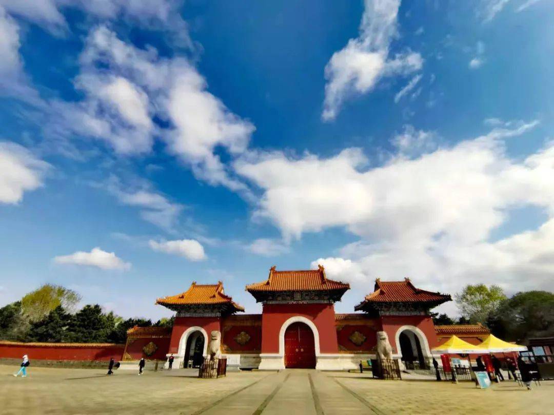 蜜橙精选蓝天白云下的沈城有多美