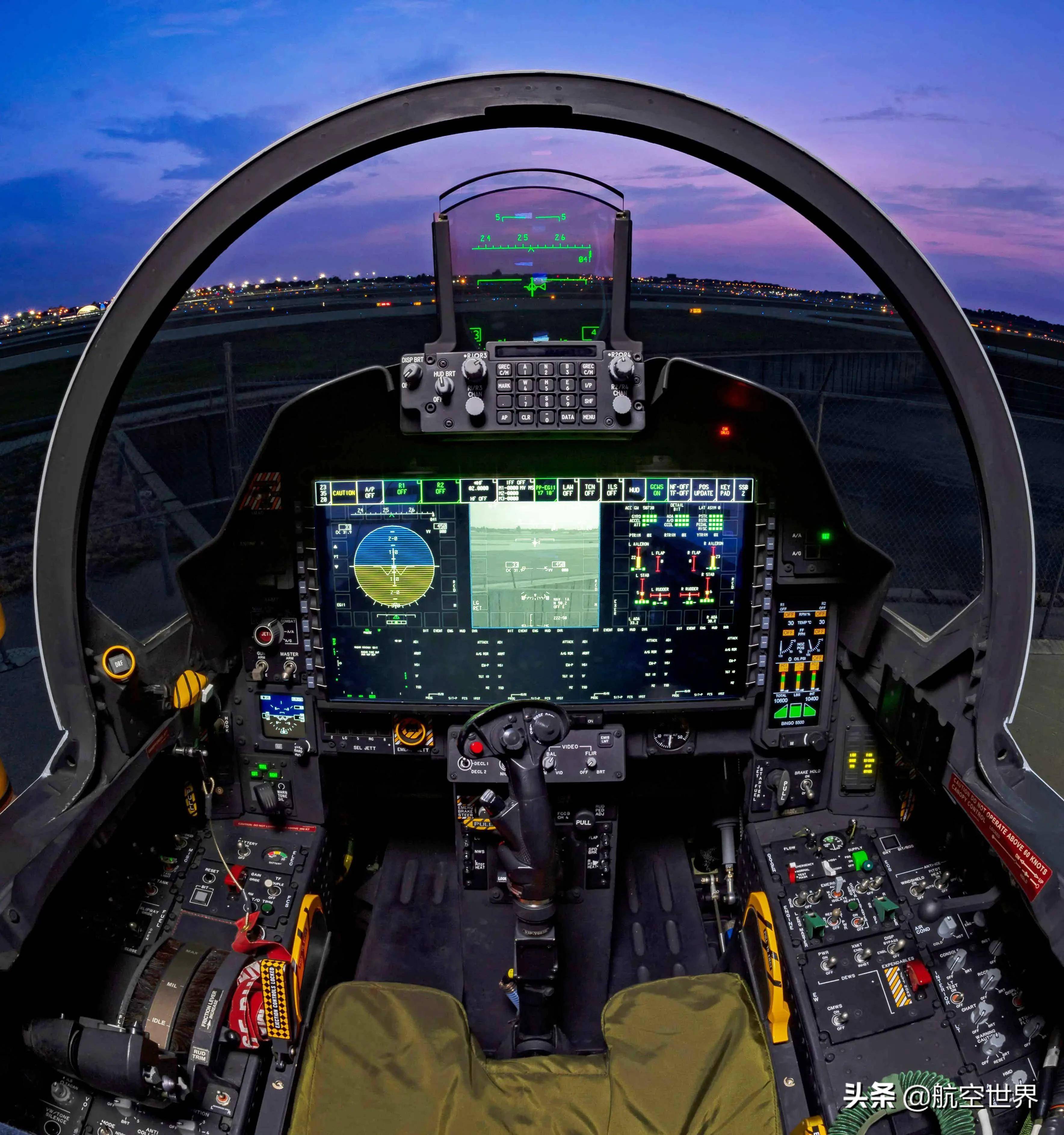 f-15ex驾驶舱内部照片由于雷达内的动态资源管理器,它将首先跟踪和