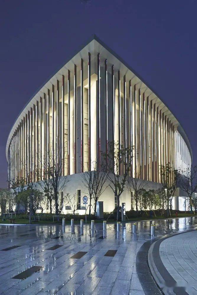 【探索】一波美图带你欣赏夜幕下的沪上剧场→_上海大剧院