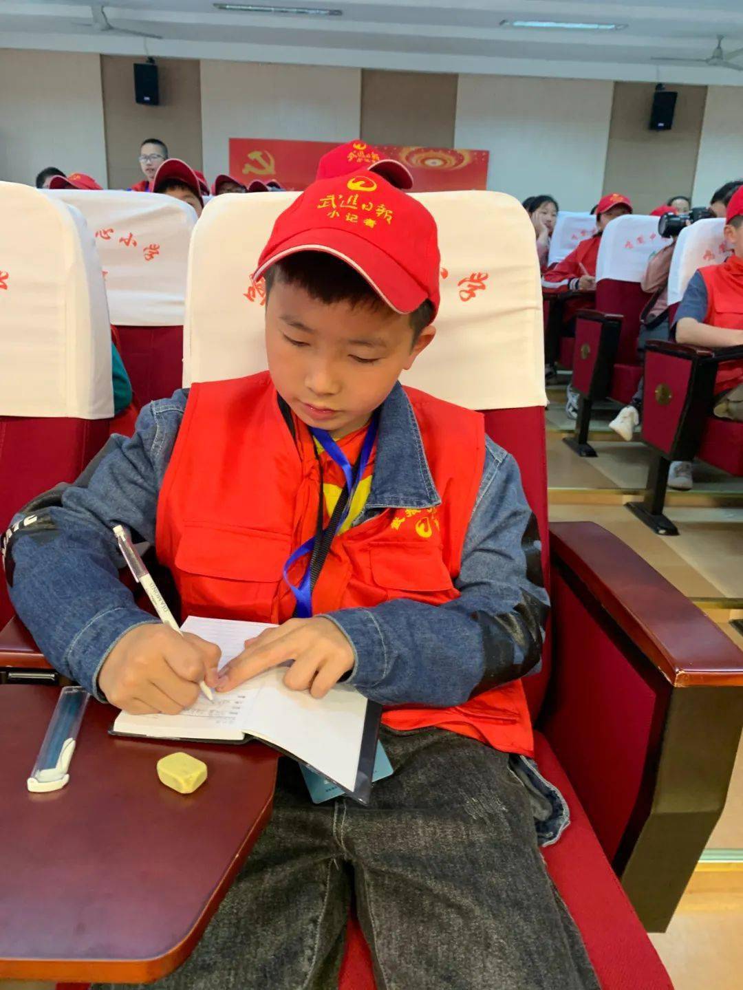 活动掠影鸣凰中心小学武报小记者开展无人机知识讲座