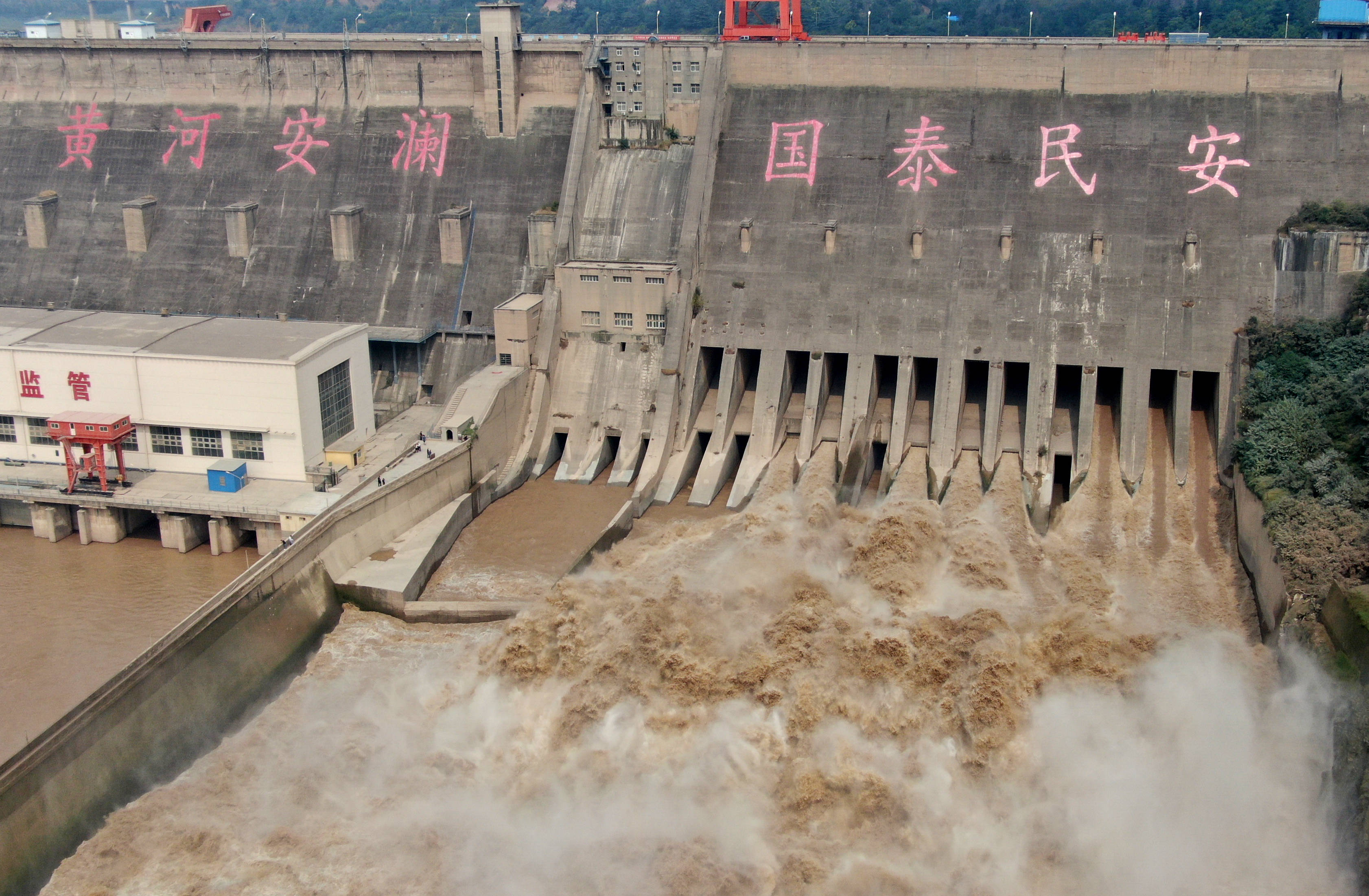 黄河上的水电站图片