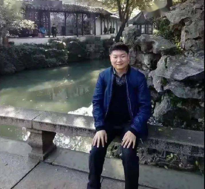 笔酣墨浓写春秋——隆昌一中语文教师舒小兵