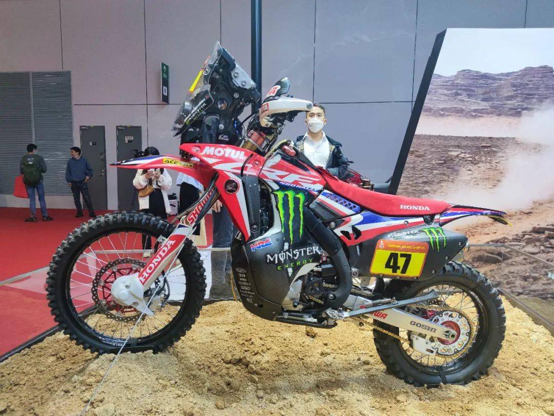 honda crf家族是本田越野,拉力系列,而crf450 rally是这个系列中性能