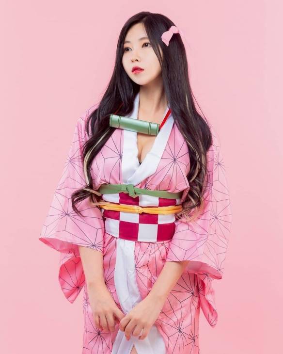 小萌妹变性感大姐姐韩国赛车女郎cos成年版祢豆子