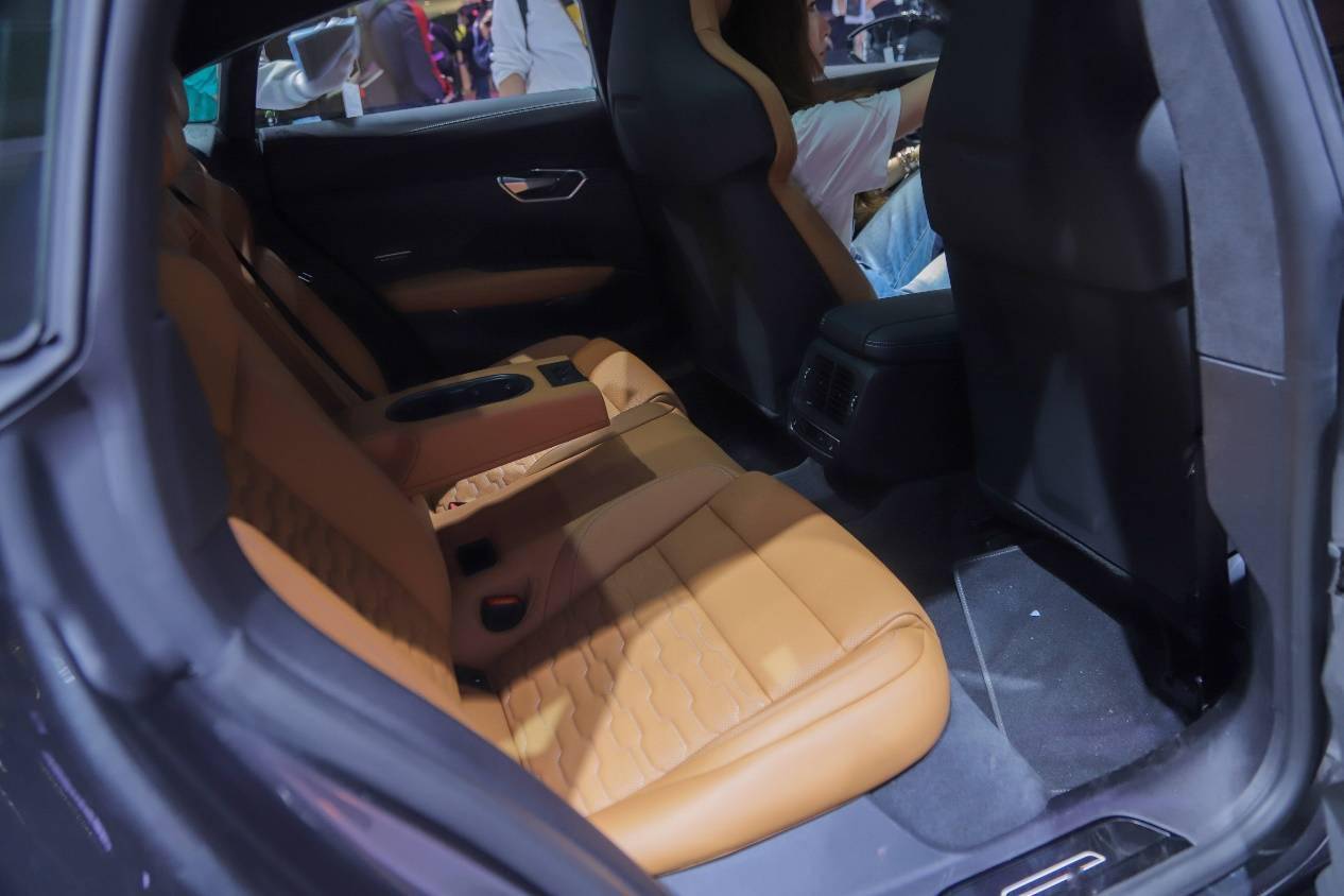 上海车展:钢铁侠同款座驾来袭!实拍奥迪rs e-tron gt