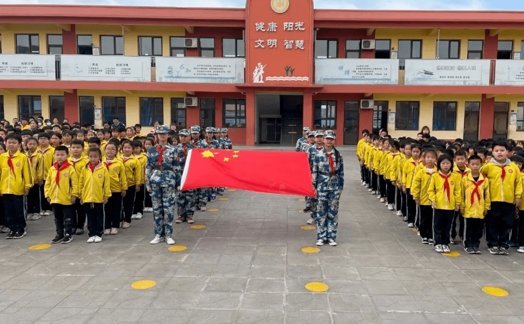 新华小学举办童心明德德育节展演暨新时代好少年表彰大会
