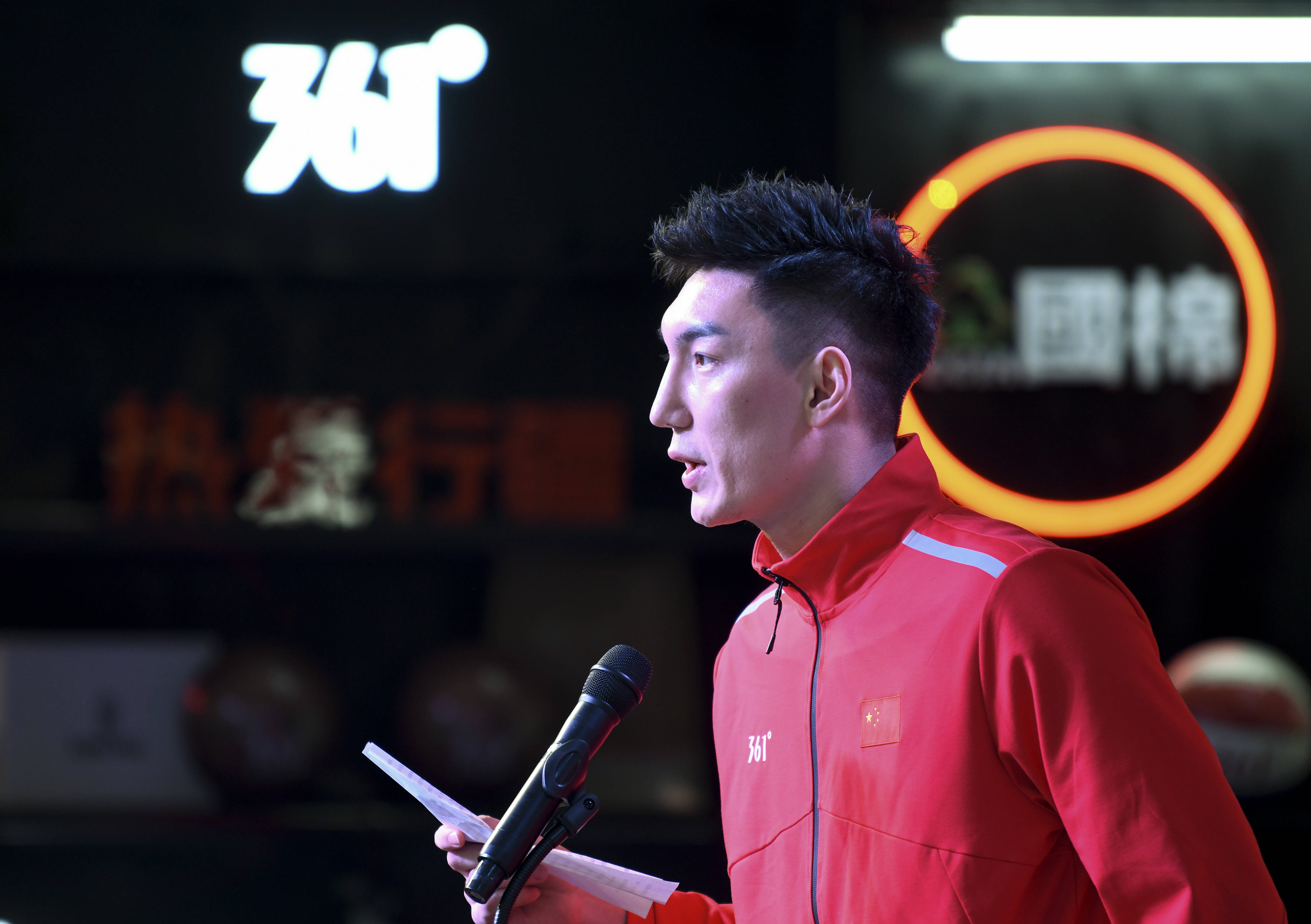 4月24日,361度品牌篮球品类代言人,中国男篮球员可兰白克·马坎在签约