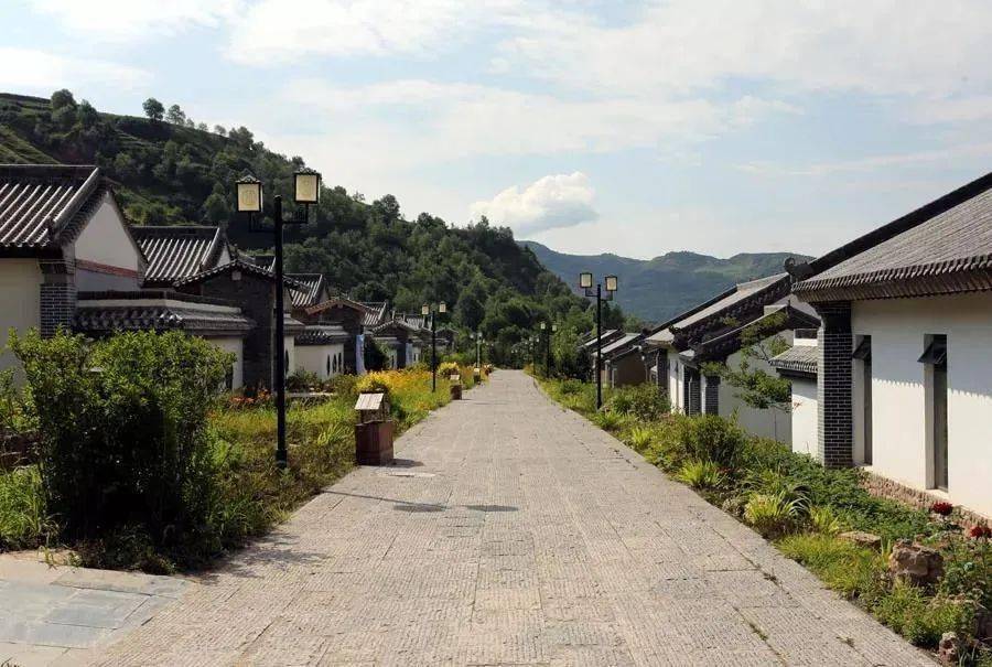 地址:隆德县城关镇杨家店村 香水风情堡民宿,坐落在泾源县香水镇园子