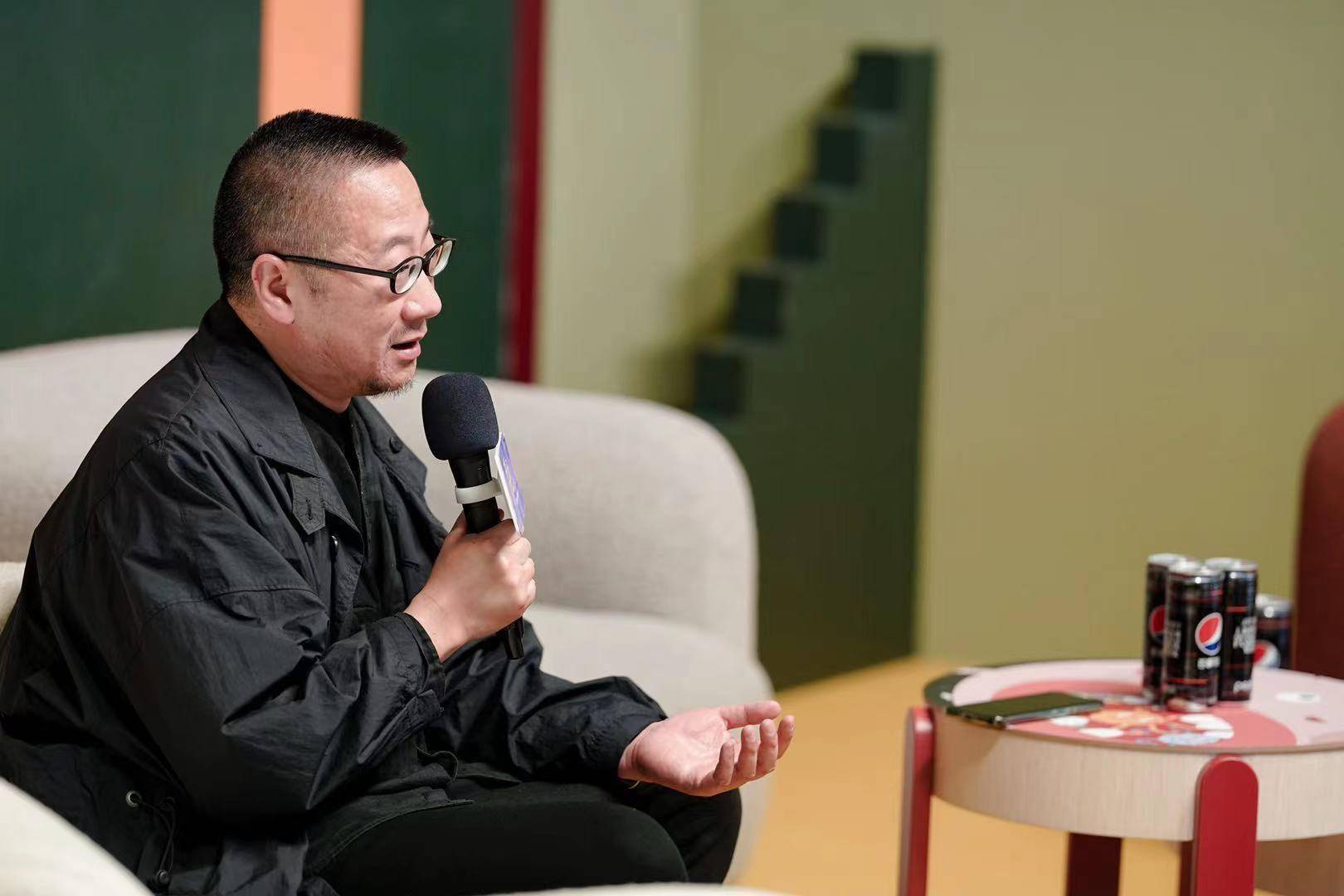 这些东华大学学生主理设计的潮流服装,你做评委打几分