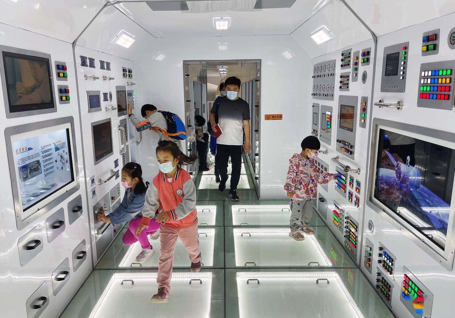 阎彤|航天日，中国科技馆点燃孩子的航天梦