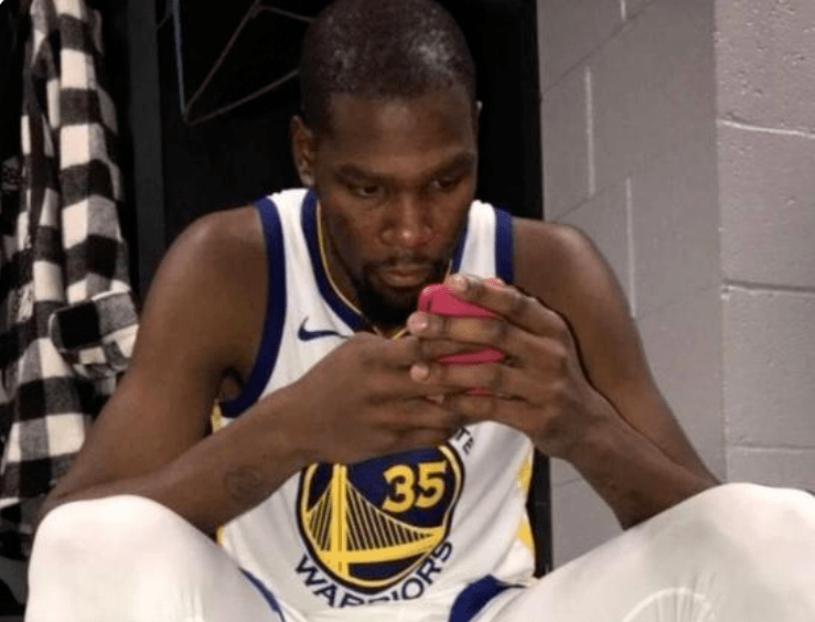 点赞批评库里言论惹上麻烦,那些年,杜兰特的推特往事_键盘