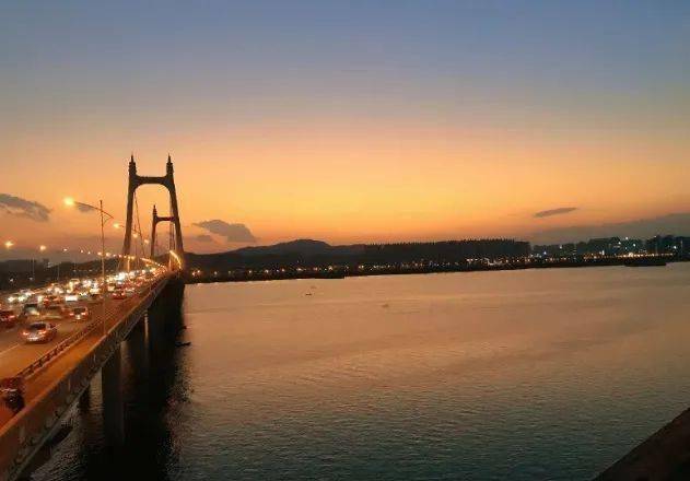 三汊磯大橋湘江夜景昨日難得的太陽,今日又躲起來了