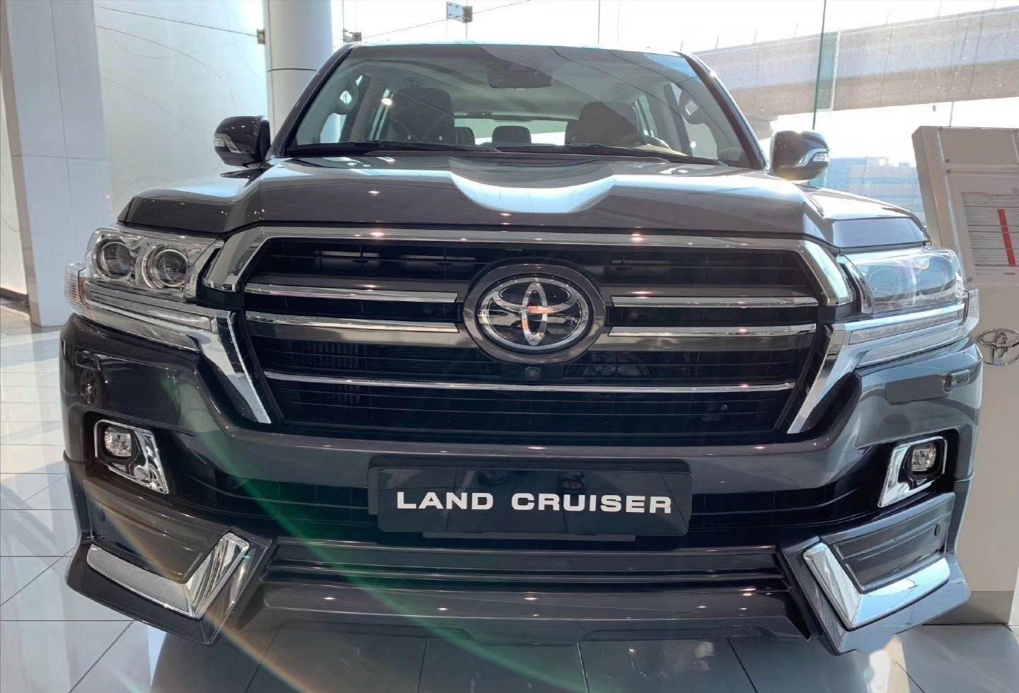 丰田硬派越野标杆新款兰德酷路泽进店35t空气悬挂真霸气