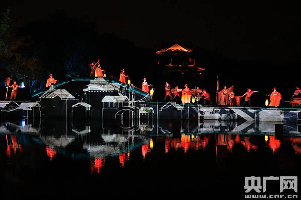 4月24日晚,《今夕共西溪》文旅演出项目在杭州西溪湿地国家公园洪园