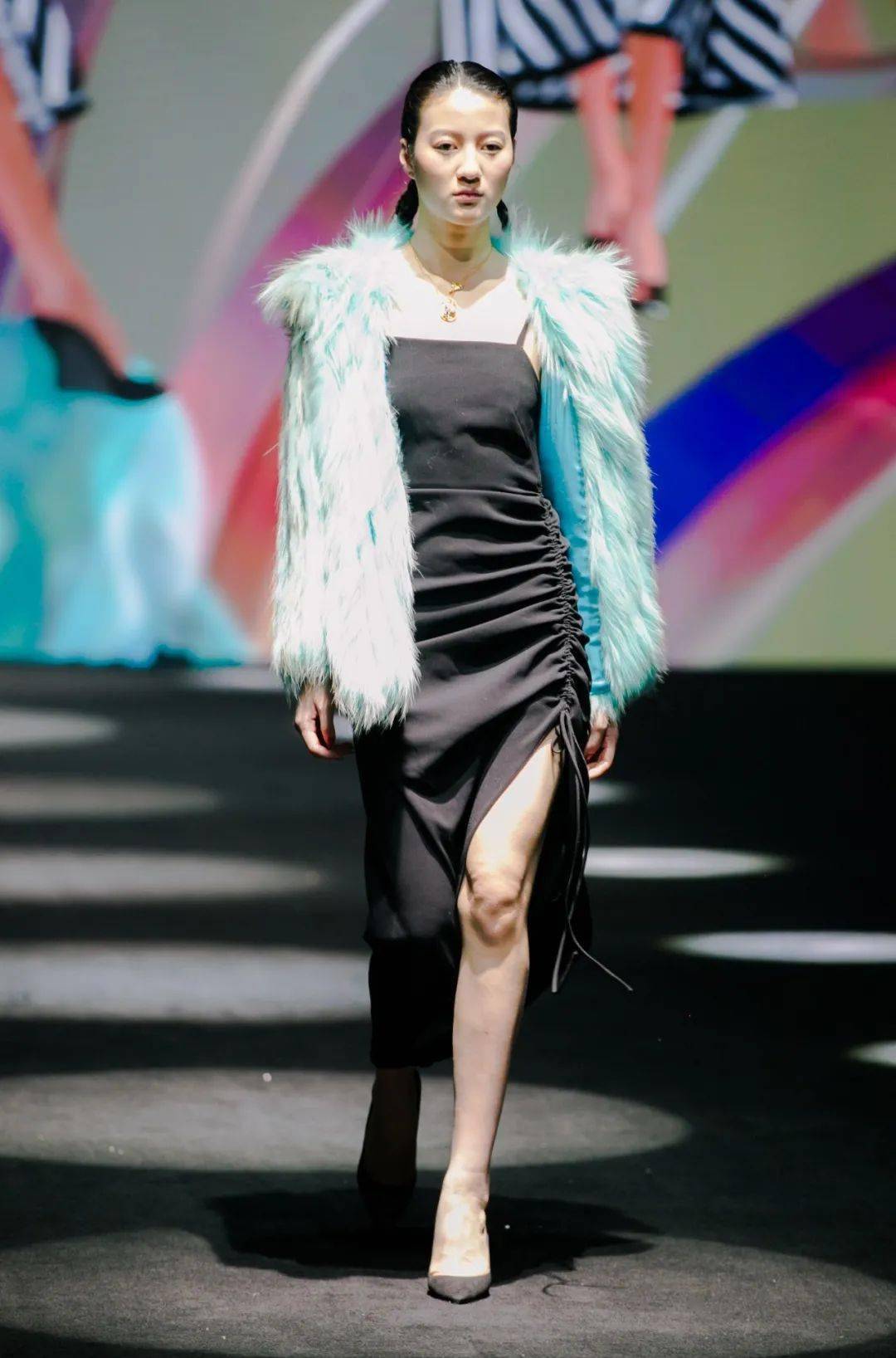 关注为美好生活发声2021北京服装学院时装周开启时尚盛会