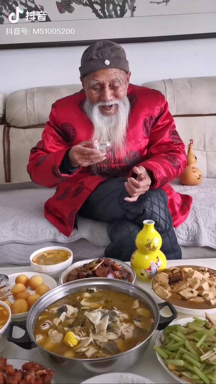 好酒好菜喝起来名副其实老酒仙这就是我的年味喝酒酒神仙颜值爷爷健康