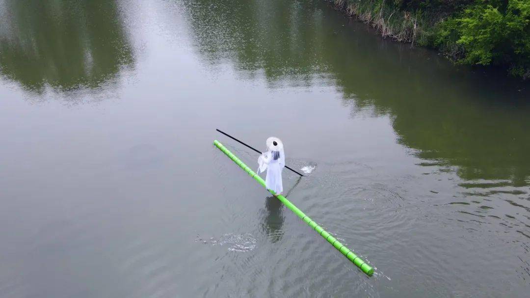 小长假去哪里去赏花去骑马去看轻功水上漂