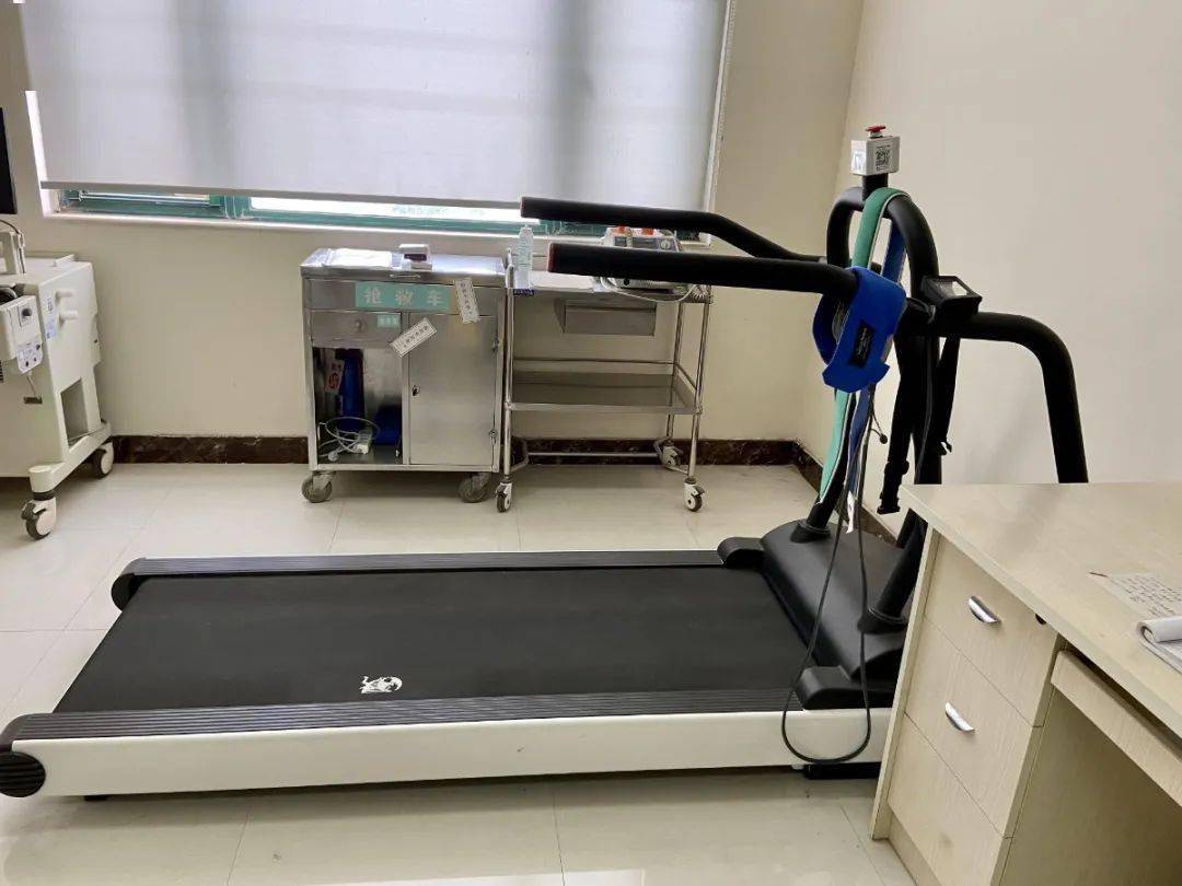 知多点滑雪运动员跑平板他要干什么