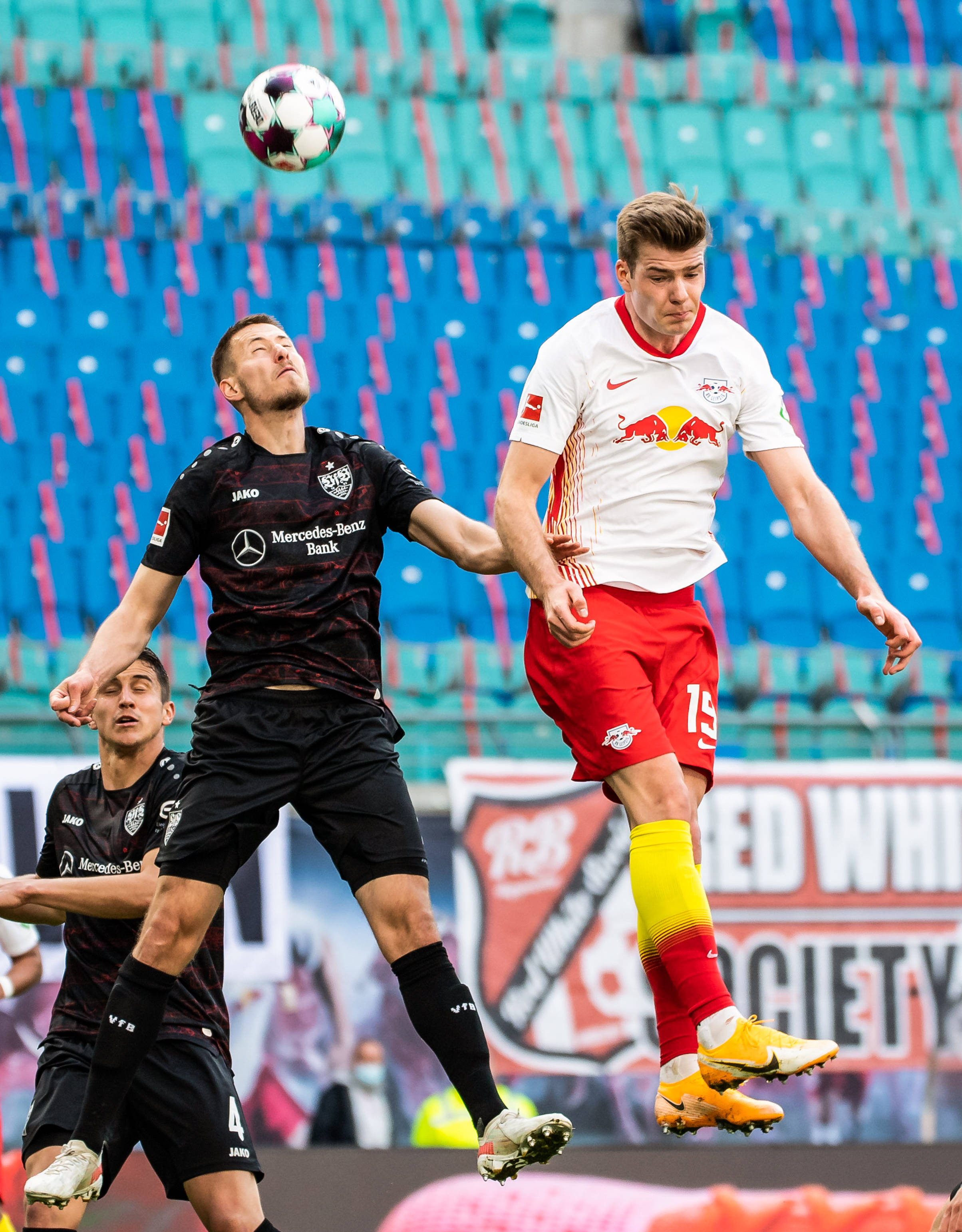 足球——德甲:莱比锡胜斯图加特