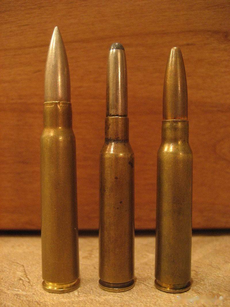 5毫米圆头弹(中)和792毫米毛瑟尖头弹(左)的对比基于7