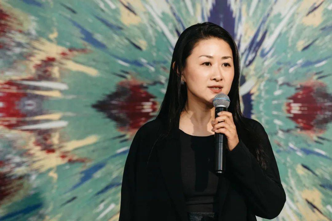 英国艺术机构heni代表郑妍女士说:"今时今日,我们生活在一个非常快