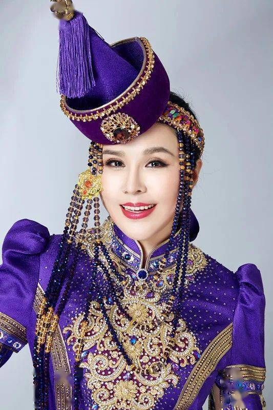 蒙古国国宝级女歌手图片