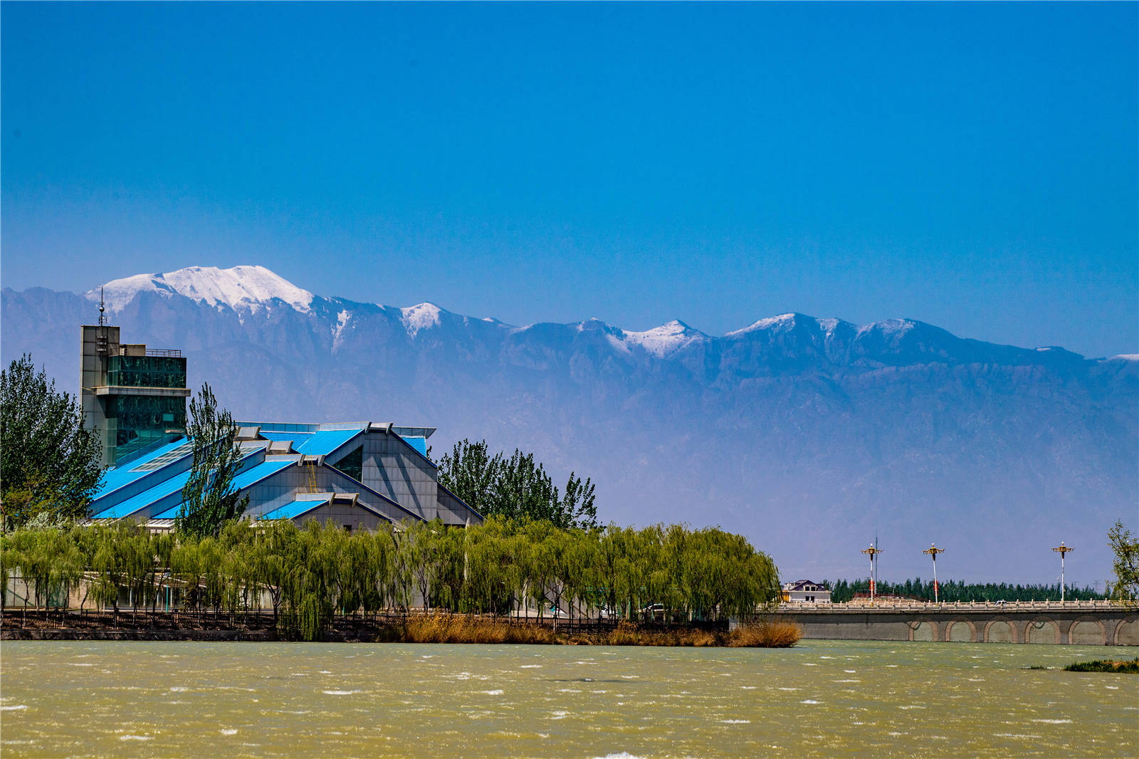 沙尘爽约贺兰晴雪不请自来