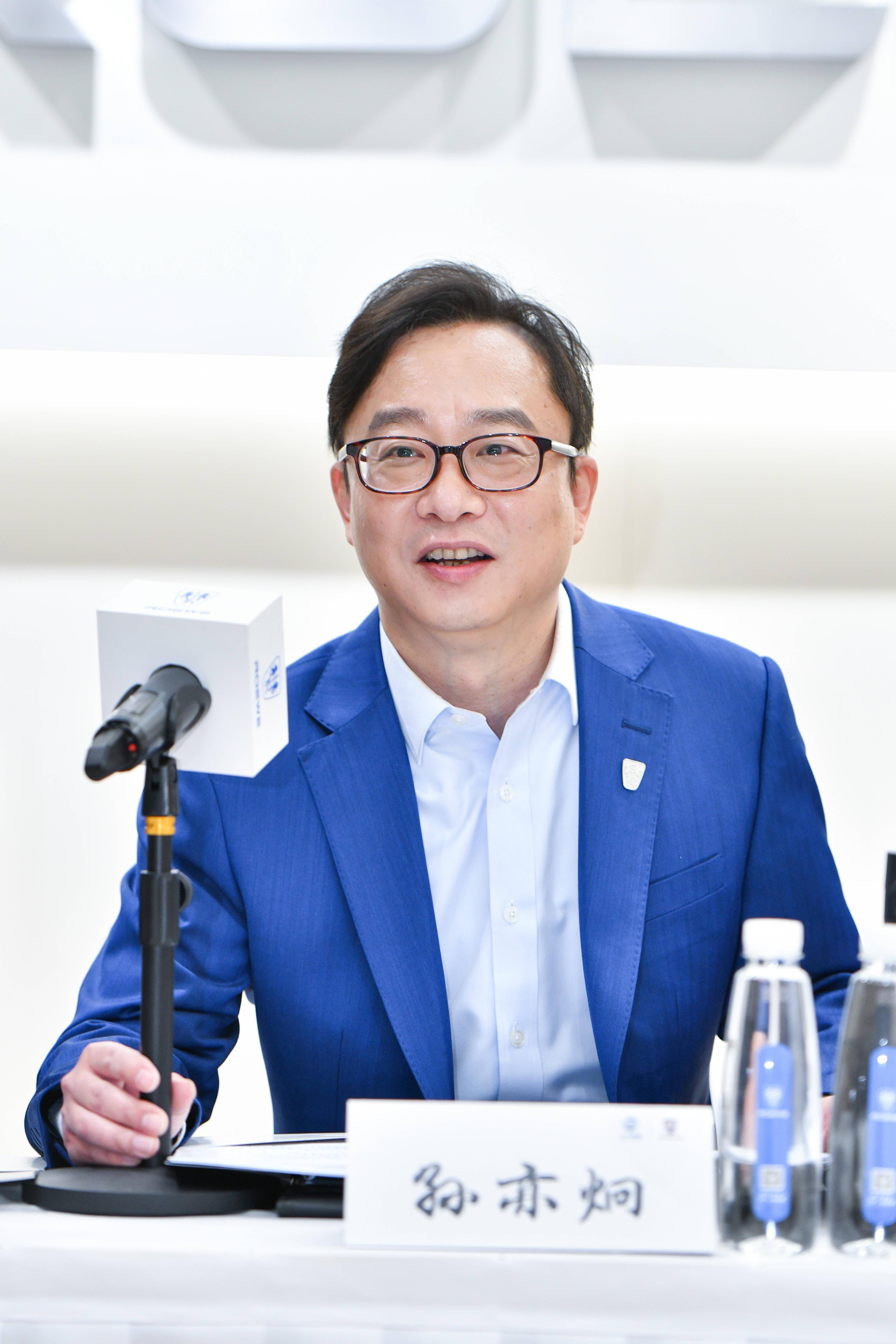 对话丨上汽乘用车双赛道布局 杨晓东:对标苹果 r汽车定位"智能机器人"