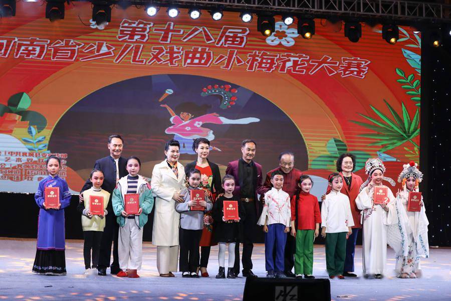 十八届河南少儿戏曲小梅花金奖产生,他们的表演让专家啧啧称赞