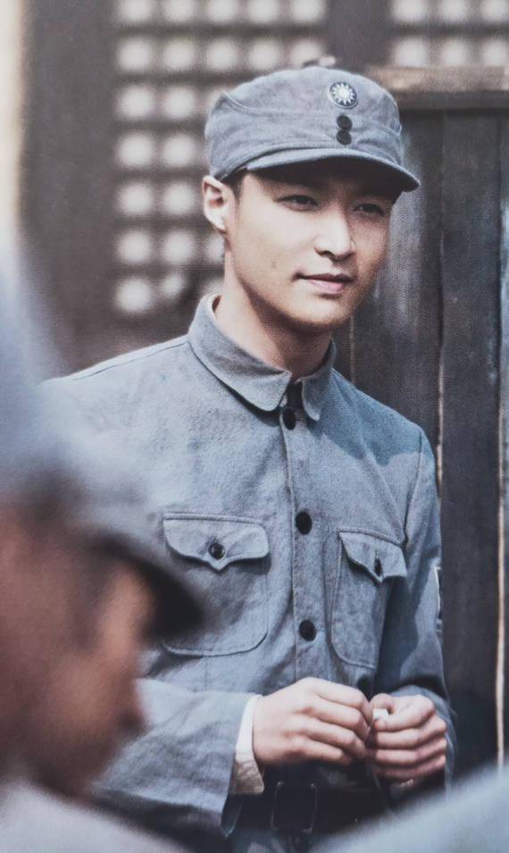 张艺兴《理想照耀中国》军装剧照公开,一身正气飒爽!