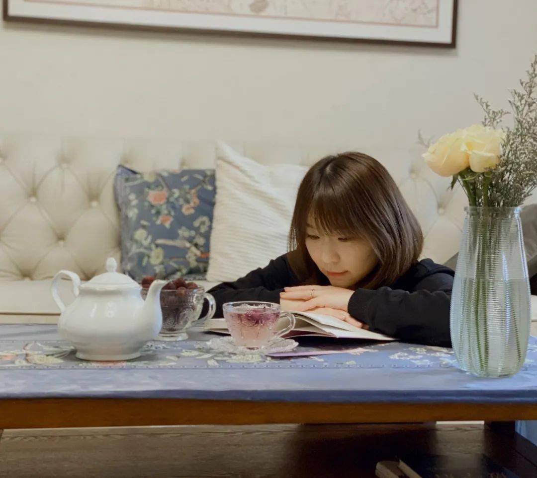 丁蕊一书籍介绍《愿你和孩子把日子过成诗》作者冯尘,是个自媒体人,有