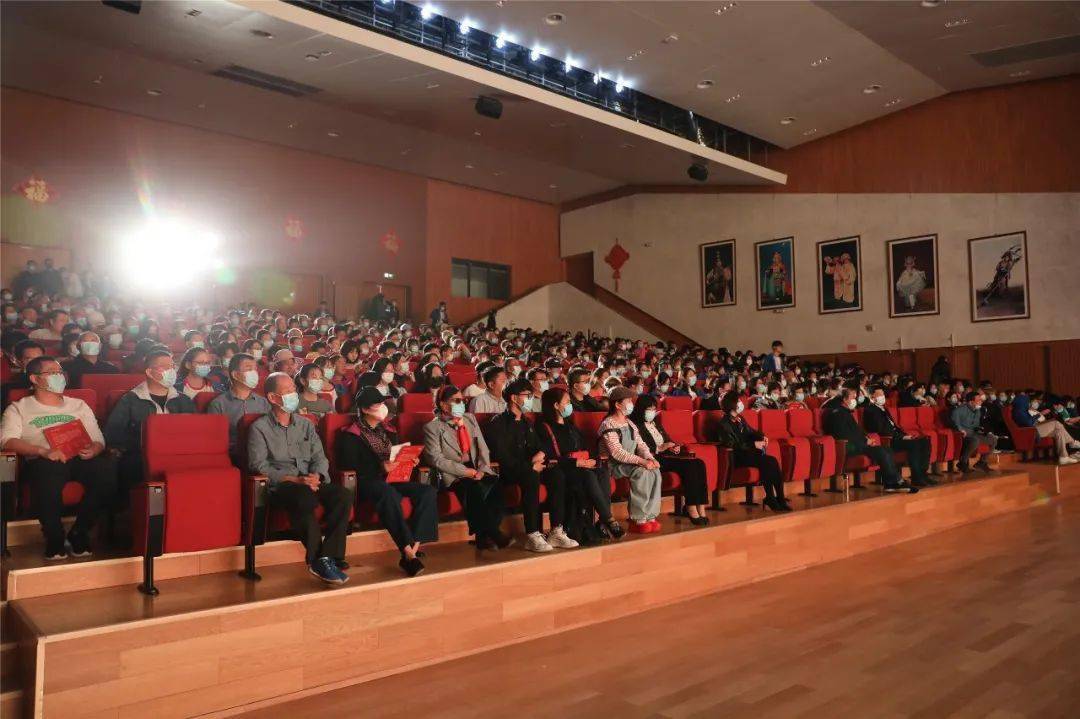 叶盛兰大剧院举行梨园雅韵进校园首场演出