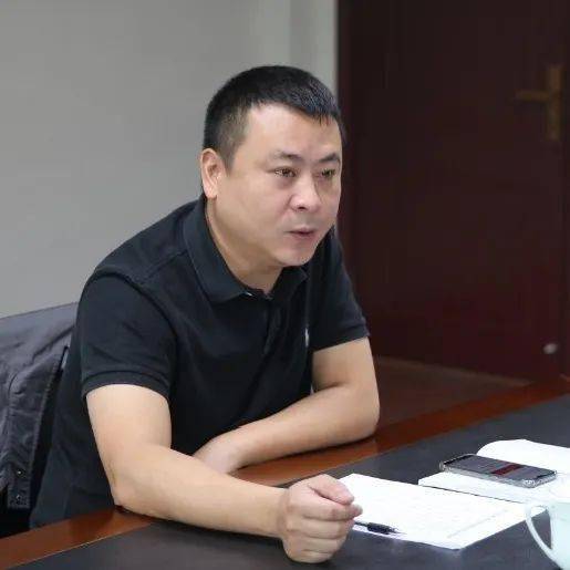 谢志明桂林街道社区主任建议:一是加强与人民群众之间的沟通,联系.