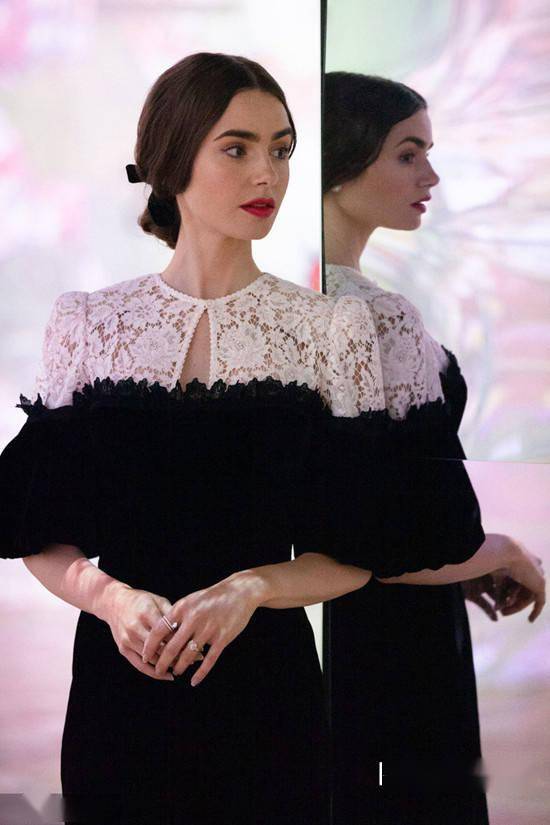 莉莉柯林斯参加梵高展黑白复古蕾丝裙冷艳优雅