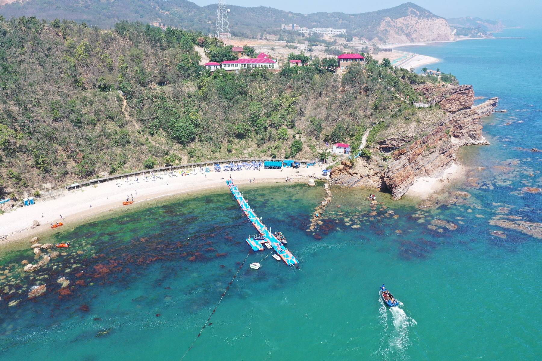 主要岛屿有南长山岛(为过去长岛县政府的驻地),北长山岛,小黑山岛,大
